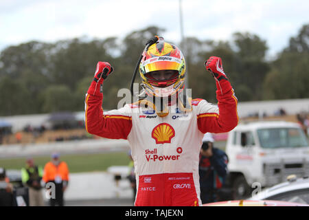 Winton, Victoria, Australie. 26 mai 2019 Championnat Supercars australien vierge.Aider Camion Course Fourteen-No SuperSprint Winton -.17 Scott McLaughlin course pour Shell V Power Racing Team - Team Penske DJR célèbre sa victoire..Credit Brett Keating/Alamy Live News. Banque D'Images