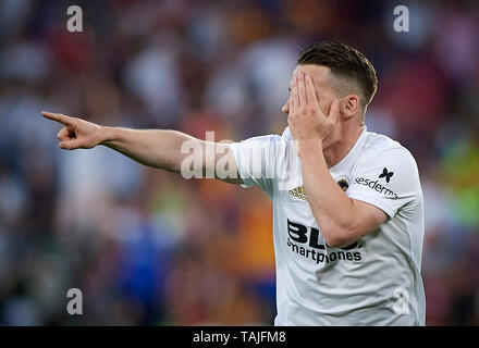 Sevilla, Espagne. 25 mai, 2019. Football : Finale de la Coupe du Roi 2018/19 : Kevin Gameiro de Valence célèbre après avoir marqué le premier but lors du match de finale de la Coupe du Roi entre le FC Barcelone vs Valencia CF à Benito Villamarin Stadium à Séville, Espagne, le 25 mai 2019. Crédit : Pablo Morano/ AFLO/Alamy Live News Banque D'Images