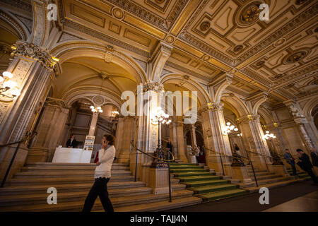 Vienne, Autriche. 25 mai, 2019. Photo prise le 25 mai 2019 montre l'intérieur d'Opéra de Vienne, à Vienne, en Autriche. Maison de l'Opéra de Vienne a organisé un programme spécial le samedi pour rendre hommage au 150e anniversaire de la chambre et de ses artistes. L'Opéra de Vienne est l'un des opéras les plus célèbres au monde, qui a été ouverte le 25 mai 1869. Source : Xinhua/Alamy Live News Banque D'Images