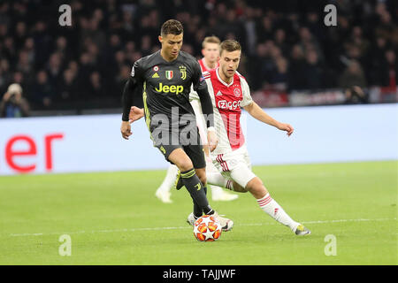 Cristiano Ronaldo de Juventus Turin lors de la Ligue des Champions, quarts de finale 1ère manche, match de football entre l'AFC Ajax et la Juventus FC le 10 avril 2019 Johan Cruijff à ArenA à Amsterdam, Pays-Bas - Photo Laurent Lairys / DPPI Banque D'Images