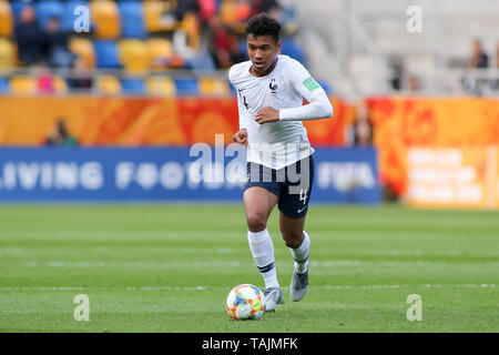 Gdynia, Pologne, 25 mai 2019 : Boubacar Kamara s'exécute avec la balle pendant la FIFA 2019 Coupe du Monde U-20 groupe e match entre la France et l'Arabie saoudite au stade de Gdynia à Gdynia. Credit : Tomasz Zasinski / Alamy Live News Banque D'Images