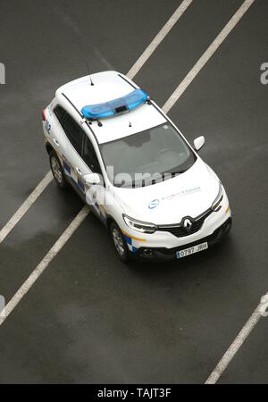 Véhicule de police portuaire dans le port de La Coruna dans le pays de l'Espagne, Europe Banque D'Images