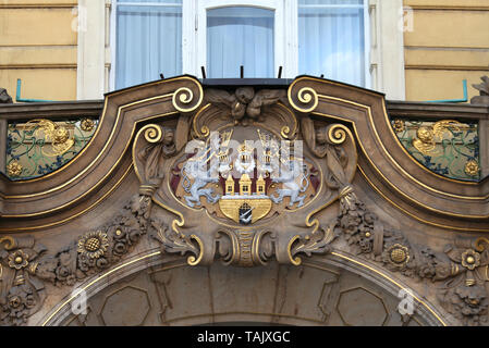 Armoiries de Prague sur le ministère du Commerce dans la construction de la place de la Vieille Ville Banque D'Images