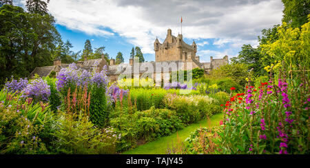 Le Château de Cawdor romantique avec jardins en Ecosse Banque D'Images