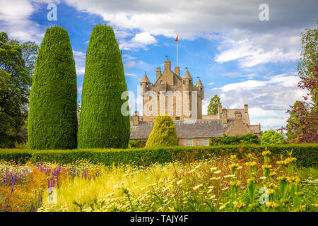 Le Château de Cawdor romantique avec jardins en Ecosse Banque D'Images