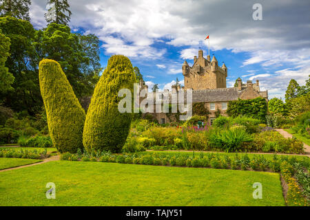 Le Château de Cawdor romantique avec jardins en Ecosse Banque D'Images