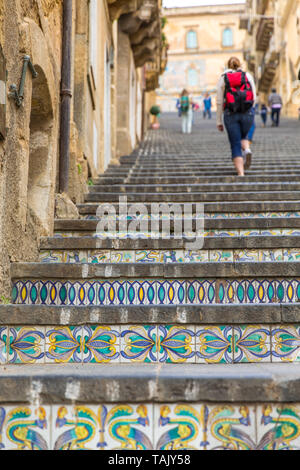 Un escalier historique à Caltagirone, en Sicile, Italie Banque D'Images