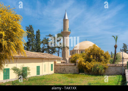 Hala Sultan Tekke sanctuaire musulman mosquée situé près du lac salé de Larnaca. Chypre Banque D'Images