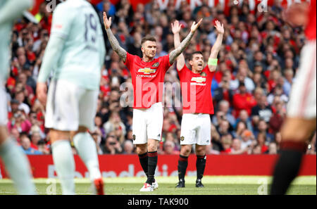 Légendes de Manchester United David Beckham (à gauche) et Gary Neville lors de l'appel des légendes match à Old Trafford, Manchester. Banque D'Images