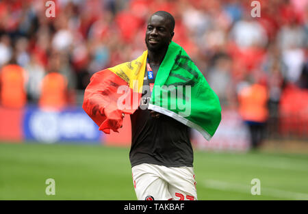 Charlton Athletic's Mouhamadou-Naby Sarr célèbre après le coup de sifflet final lors de la Sky Bet une ligue finale Play-off au stade de Wembley, Londres. Banque D'Images