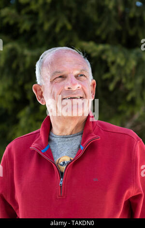 Portrait von Peter Hahne, deutscher, Fernsehmoderator waehrend der auf dem Skiurlaub Bettmeralp, Wallis, Schweiz, am Samstag 20. Avril 2019. (Photo : Dominic Steinmann) Banque D'Images