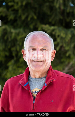 Portrait von Peter Hahne, deutscher, Fernsehmoderator waehrend der auf dem Skiurlaub Bettmeralp, Wallis, Schweiz, am Samstag 20. Avril 2019. (Photo : Dominic Steinmann) Banque D'Images