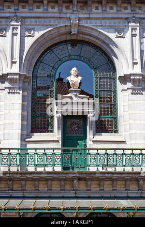 Bruxelles, Belgique - 24 mai 2019 : Ancien entrepôt abritait le Théâtre Royal Flamand au centre de Bruxelles, par les anciens quais. Bâtiment historique je Banque D'Images