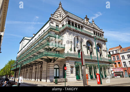 Bruxelles, Belgique - 24 mai 2019 : Ancien entrepôt abritait le Théâtre Royal Flamand au centre de Bruxelles, par les anciens quais. Bâtiment historique je Banque D'Images