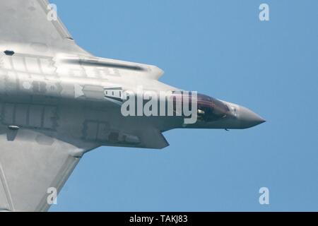 Un U.S. Air Force F-35A Lightning II stealth fighter avion piloté par le Capitaine Andrew Dojo Olson effectue des manœuvres de vol au cours de l'Air de Miami Beach et la mer Mai 26, 2019 Spectacle à Miami, en Floride. Banque D'Images