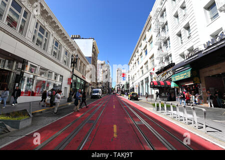 Image éditoriale San Francisco 22/04/2019 : Powell Street Centre-ville près de Union Square, une attraction touristique majeure. Banque D'Images