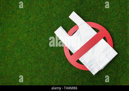 Dire non aux sacs en plastique, recyclage et pollution problem Concept. Vue d'en haut Banque D'Images