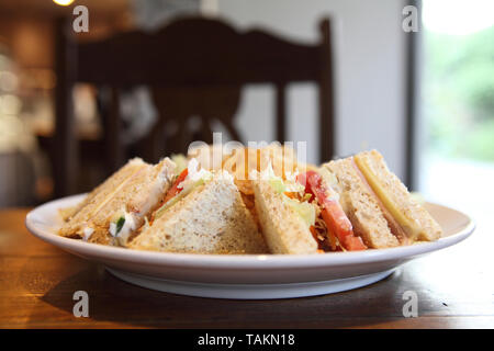 Club sandwich avec sur fond de bois Banque D'Images