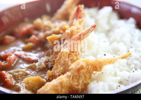 Crevettes frites avec du riz au curry Banque D'Images
