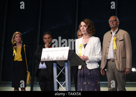 Luisa candidat Porritt à l'annonce des résultats pour la parlementaire européenne à l'Hôtel de ville de la région de London à Londres. Banque D'Images