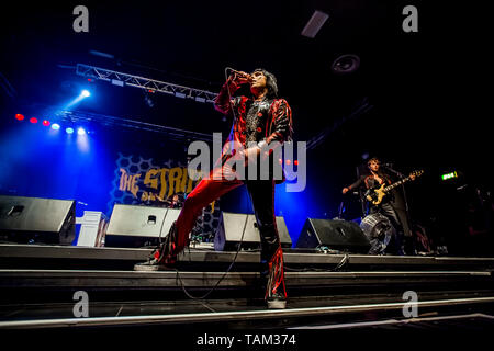 Nonantola, Italie. 25 mai, 2019. Les béquilles sont un groupe de rock anglais composé de Luc Spiller (chant), Adam Slack (guitare), Jed Elliott (basse) et Gethin Davies (batterie). En quelques années, les béquilles ont été heureusement accueilli par les plus grandes icônes du rock-and-roll. En plus d'être la première partie de groupes tels que les Rolling Stones, les Who et Guns 'N' Roses, les béquilles ont été choisis par Mötley Crüe comme supporteur de leurs derniers concerts. Credit : Luigi Rizzo/Pacific Press/Alamy Live News Banque D'Images