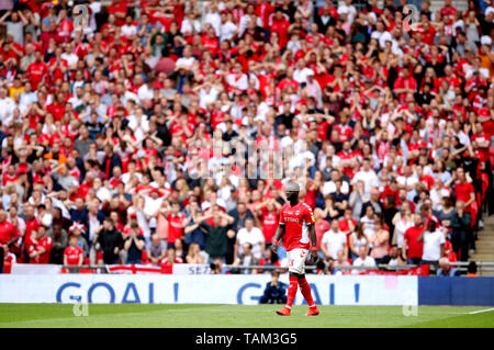 Charlton Athletic's Mouhamadou-Naby Sarr après avoir marqué un but de donner l'initiative au cours de la Sunderland Sky Bet une ligue finale Play-off au stade de Wembley, Londres. Banque D'Images