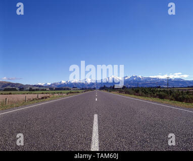 Les montagnes des Alpes du sud à partir de la State Highway 73, District de Selwyn, Canterbury, île du Sud, Nouvelle-Zélande Banque D'Images