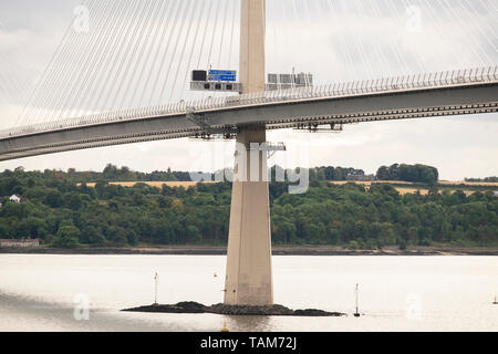 Détail de nouveau croisement Queensferry Road Bridge près d'Édimbourg, Écosse, Royaume-Uni, montrant le soutien et la signalisation routière Banque D'Images