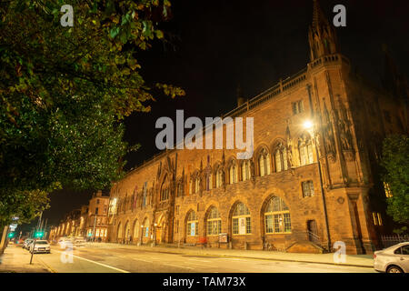 Scottish National Portrait Gallery la nuit, Queen Street et le centre-ville d'Édimbourg, Écosse, Royaume-Uni Banque D'Images