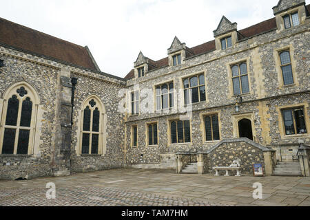 Grande salle gothique du château de Winchester, où est une imitation hunging Arthurian Table ronde à Winchester, Hampshire, Angleterre, Royaume-Uni. Banque D'Images