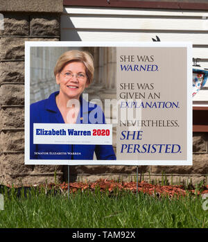 Yard signe pour le candidat démocrate Elizbeth Warren à Minneapolis, Minnesota Banque D'Images
