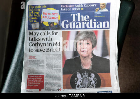 Theresa "peut appelle à des pourparlers avec Corbyn en vue d'économiser de l'Brexit' front page Guardian titre London Grande-Bretagne UK Banque D'Images