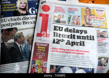 Les retards de l'UE 'Brexit jusqu'au 12 avril' gros titre de journal concernant Brexit délai retard dans le journal je le 22 mars 2019 Londres Angleterre Royaume-uni Grande-Bretagne Banque D'Images