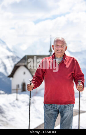 Portrait von Peter Hahne, deutscher, Fernsehmoderator waehrend der auf dem Skiurlaub Bettmeralp, Wallis, Schweiz, am Samstag 20. Avril 2019. (Photo : Dominic Steinmann) Banque D'Images