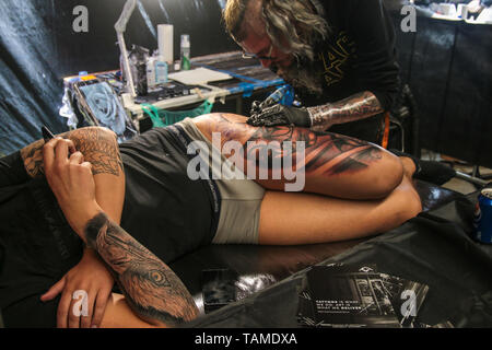 Groningen, Pays-Bas. 26 mai, 2019. Rolf Buchholz , de Dortmund, Allemagne invité spécial à l'Encre de Tatouage et vivre&Kutz, style et courant de Guinness World Record du plus grand homme percé dans la planète. Roplh dispose d'un total de 453 clous et d'anneaux sur tout son corps. Crédit : Paul/Quezada-Neiman Alamy Live News Banque D'Images