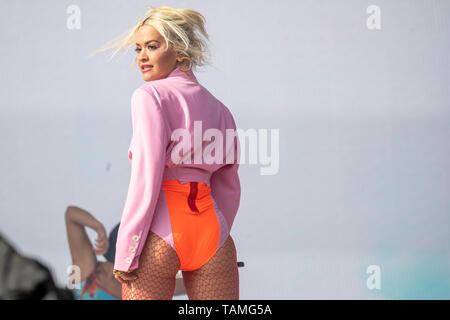 Middlesborough, UK. Dimanche 26 mai 2019. Rita Ora effectue le jour 2 de BBC Radio 1's Big Weekend 2019 à Stewart Park, (rédaction uniquement) © Jason Richardson / Alamy Live News Banque D'Images