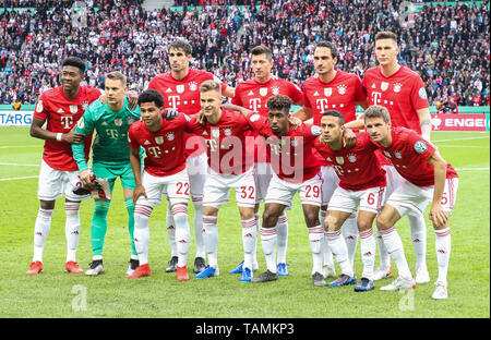 Berlin, Allemagne. 25 mai, 2019. Les joueurs du Bayern de Munich, poser pour des photos de groupe avant la finale de la coupe d'Allemagne entre RB Leipzig et le FC Bayern Munich à Berlin, capitale de l'Allemagne, le 25 mai 2019. Le Bayern Munich a gagné 3-0 et a réclamé le titre. Credit : Shan Yuqi/Xinhua/Alamy Live News Banque D'Images