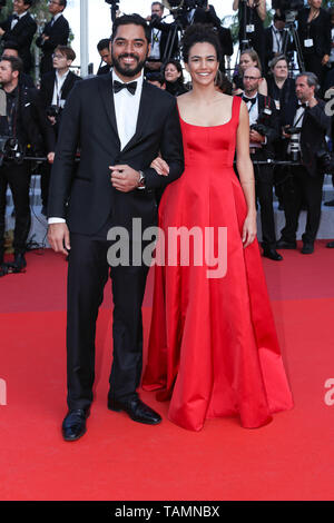 (190526) -- CANNES, Mai 26, 2019 (Xinhua) -- L'actrice Barbara Colen et acteur Thomas Aquino posent sur le tapis rouge de la cérémonie de clôture de la 72e Festival de Cannes, à Cannes, France, le 25 mai 2019. Le rideau de la 72e édition du Festival de Cannes est tombée le samedi soir, avec film sud-coréen "Parasite" de gagner cette année, le prix le plus prestigieux, la Palme d'or. (Xinhua/Zhang Cheng) Banque D'Images