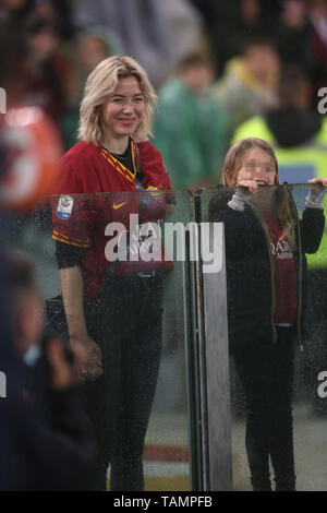 Rome, Italie. 27 mai, 2019. 27.05.2019. Stadio Olimpico, Rome, Italie. Serie A. Sarah Felberbaum et fils en Italie Serie A ligue, l'AS Rome vs Parma, DANiELE DE ROSSI, dernier match au Stadio Olimpico à Rome. Agence Photo crédit : indépendante/Alamy Live News Banque D'Images