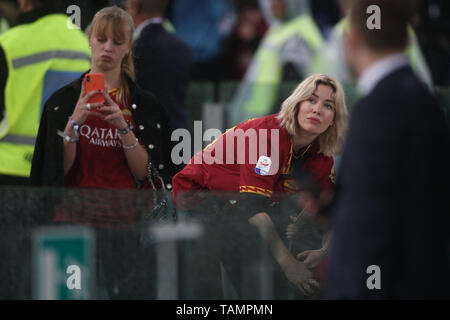 Rome, Italie. 27 mai, 2019. 27.05.2019. Stadio Olimpico, Rome, Italie. Serie A. Sarah Felberbaum et fils en Italie Serie A ligue, l'AS Rome vs Parma, DANiELE DE ROSSI, dernier match au Stadio Olimpico à Rome. Agence Photo crédit : indépendante/Alamy Live News Banque D'Images