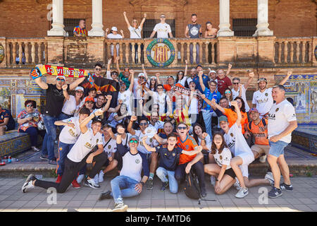 25 mai 2019, Stade Benito VillamarIn, Séville, Espagne : la Copa del Rey, finale de football FC Barcelone contre Valence, Valence fans montrent leur soutien d'une équipe à Séville Banque D'Images