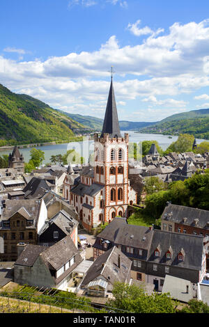 Vue depuis la tour de perspective 'Postenturm» sur Bacharach avec Saint Pierre, l'église de la vallée du Haut-Rhin moyen, Rhénanie-Palatinat, Allemagne Banque D'Images