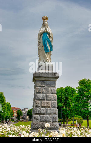 Vierge de Lourdes, dans les Pyrénées, France Banque D'Images