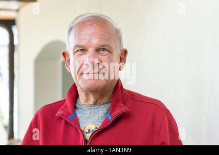 Portrait von Peter Hahne, deutscher, Fernsehmoderator waehrend der auf dem Skiurlaub Bettmeralp, Wallis, Schweiz, am Samstag 20. Avril 2019. (Photo : Dominic Steinmann) Banque D'Images