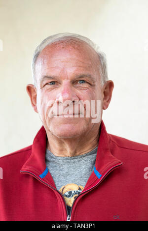 Portrait von Peter Hahne, deutscher, Fernsehmoderator waehrend der auf dem Skiurlaub Bettmeralp, Wallis, Schweiz, am Samstag 20. Avril 2019. (Photo : Dominic Steinmann) Banque D'Images