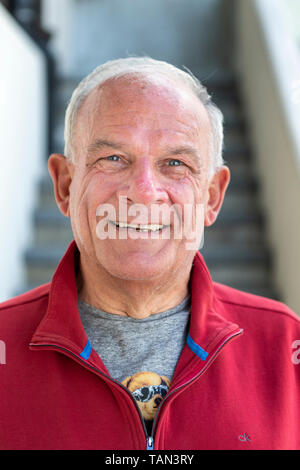 Portrait von Peter Hahne, deutscher, Fernsehmoderator waehrend der auf dem Skiurlaub Bettmeralp, Wallis, Schweiz, am Samstag 20. Avril 2019. (Photo : Dominic Steinmann) Banque D'Images