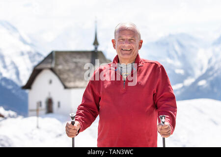 Portrait von Peter Hahne, deutscher, Fernsehmoderator waehrend der auf dem Skiurlaub Bettmeralp, Wallis, Schweiz, am Samstag 20. Avril 2019. (Photo : Dominic Steinmann) Banque D'Images