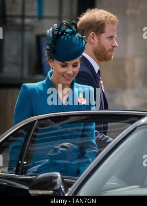 Son Altesse Royale le prince Harry et la duchesse de Cambridge de quitter l'abbaye de Westminster après le service de commémoration et d'action sur l'ANZAC day. Avec : Catherine, duchesse de Cambridge, Kate Middleton, prince Harry, duc de Sussex, où : London, Royaume-Uni Quand : 25 Avr 2019 Crédit : Wheatley/WENN Banque D'Images