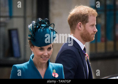 Son Altesse Royale le prince Harry et la duchesse de Cambridge de quitter l'abbaye de Westminster après le service de commémoration et d'action sur l'ANZAC day. Avec : Catherine, duchesse de Cambridge, Kate Middleton, prince Harry, duc de Sussex, où : London, Royaume-Uni Quand : 25 Avr 2019 Crédit : Wheatley/WENN Banque D'Images