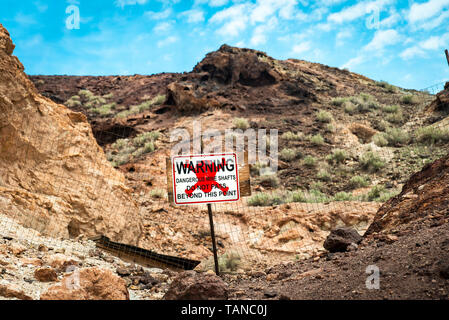 Panneau d'avertissement de danger de désert de Mineshaft Banque D'Images